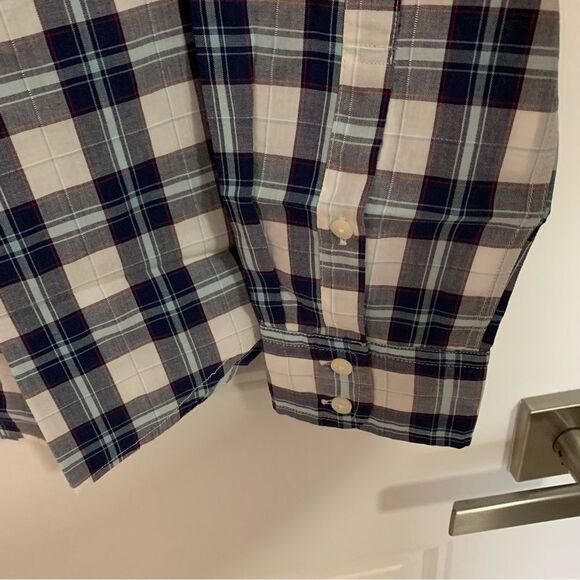 Untuckit Shirt 16 - Picture 3 of 8